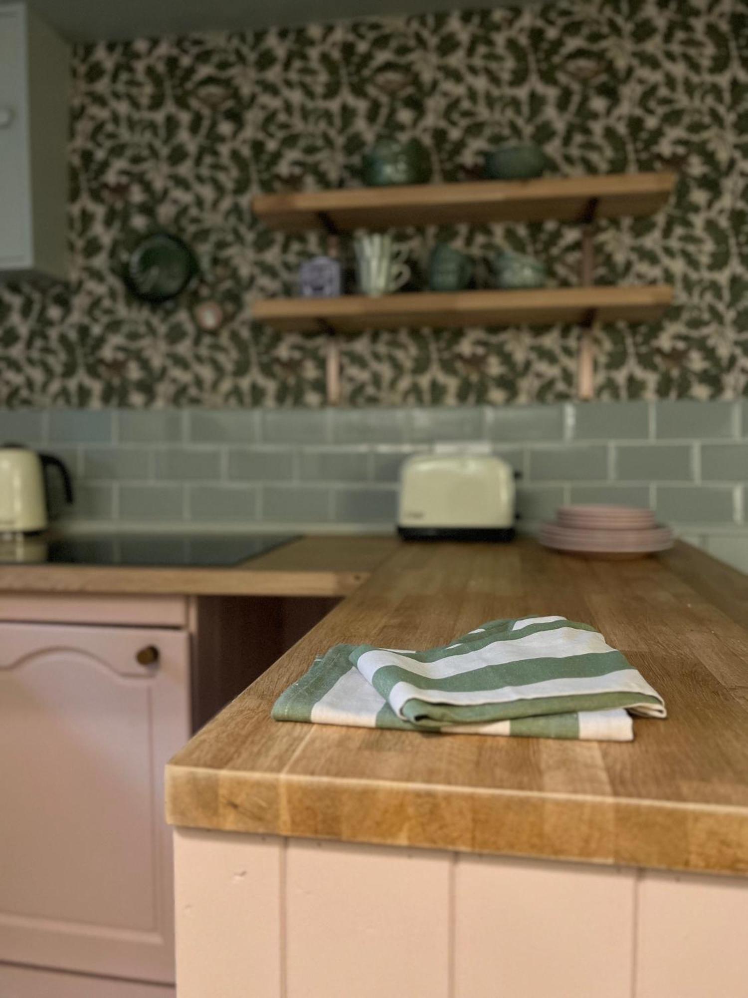 Rowan Cottage Кромфорд Екстериор снимка